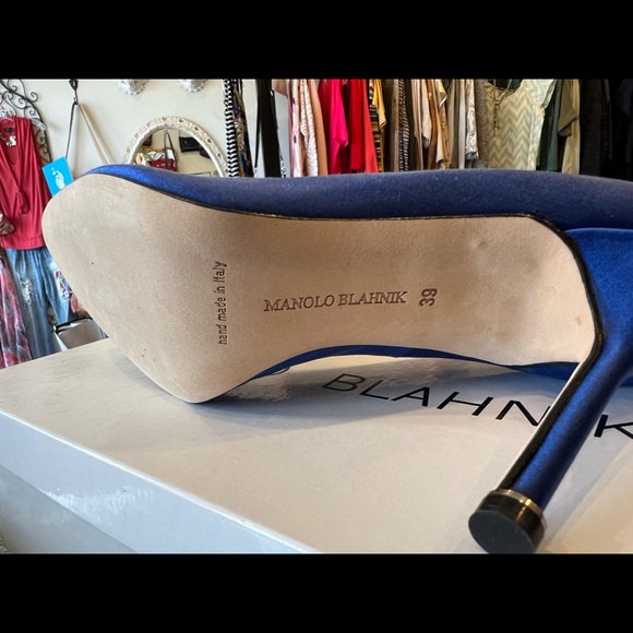 Manolo Blahnik crystal pumps - Picture 2 of 5